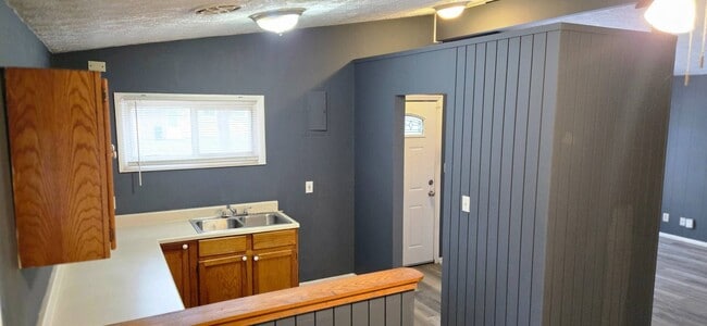 Building Photo - Charming 3-Bedroom Property in Prime Location ( SECTION 8 VOUCHER ACCEPTED )