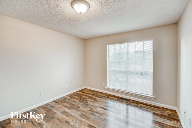 Building Photo - 412 Forest Hills Pl
