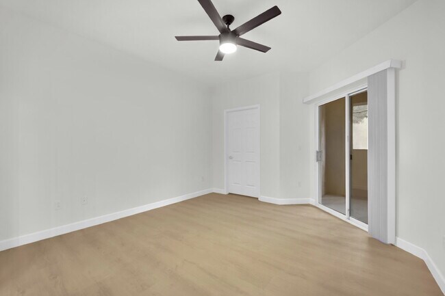 Building Photo - Experience Las Vegas in style and comfort with this beautiful first-floor 3-bedroom condo