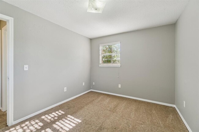 Building Photo - 4009 Vickie Dr