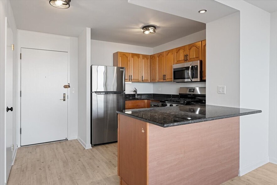 Building Photo - 2800 N Lake Shore Dr