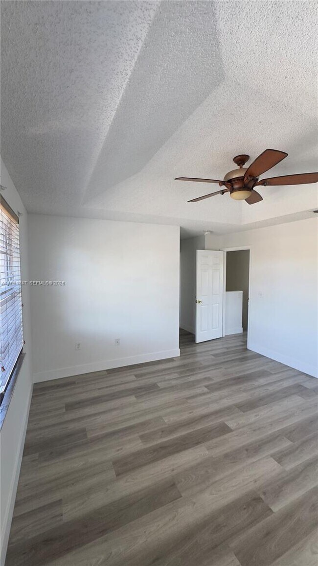 Building Photo - 4024 Eastridge Cir