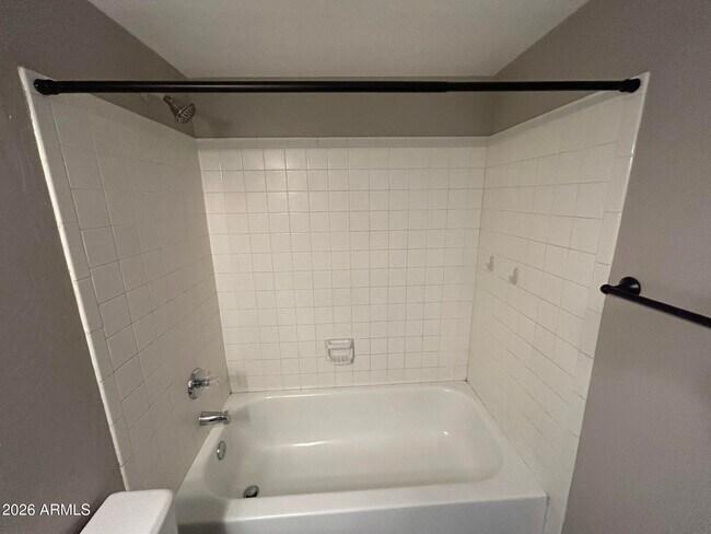 Building Photo - 2207 W Monroe St
