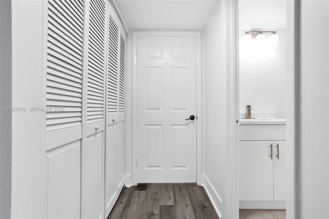 Building Photo - 4059 Palm Bay Cir