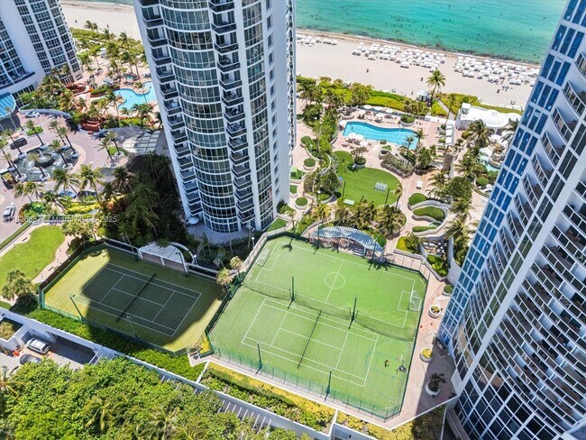Building Photo - 18101 Collins Ave