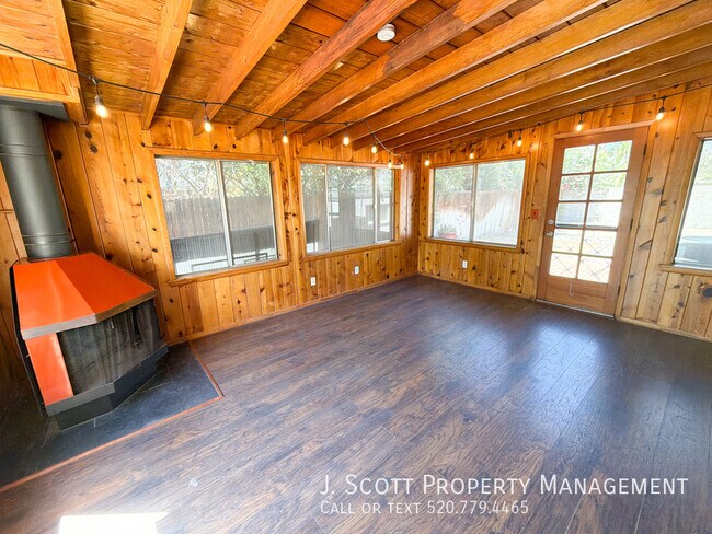 Building Photo - 3914 E Becker Ln