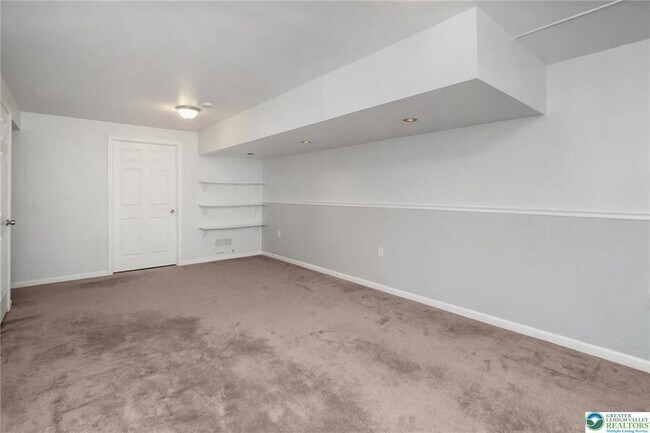 Building Photo - 537 Kemmerer Ln