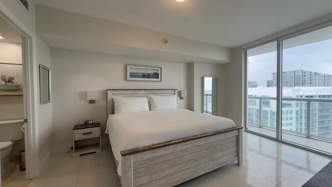 Building Photo - 485 Brickell Ave