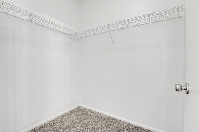 Building Photo - $2,295.00, 2 bedroom plus office, 2 bathro...