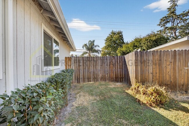 Building Photo - Arleta Ct