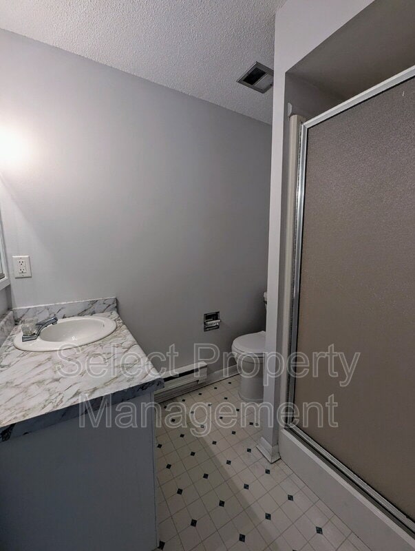 Building Photo - 4130 Thorton Dr