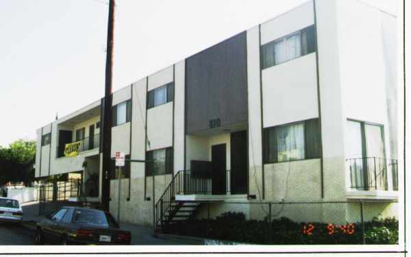 Primary Photo - 810 N Mott St