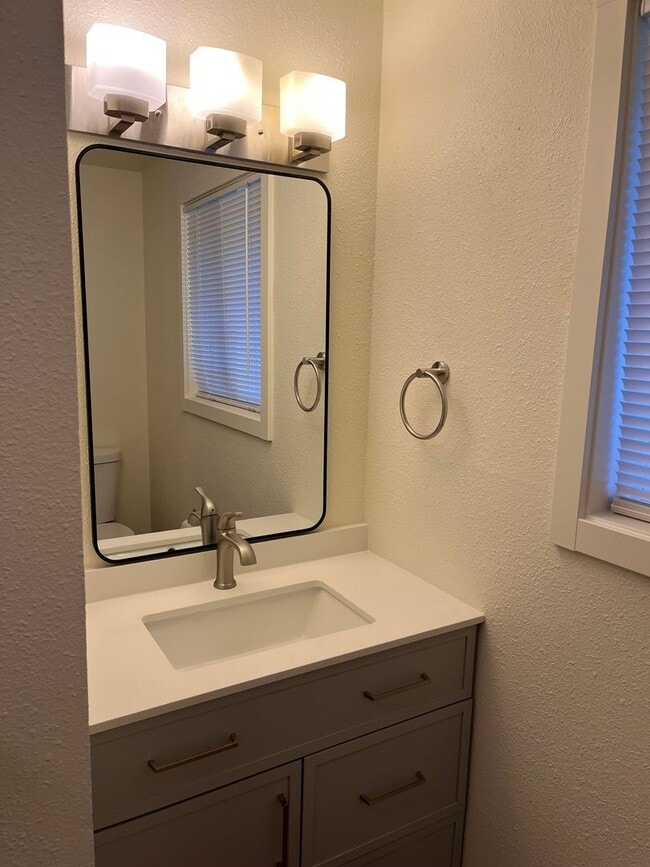 Building Photo - cap03 - NE 106th