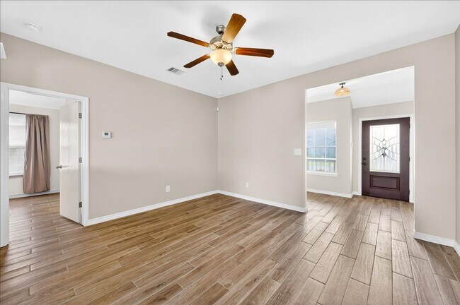 Building Photo - 2314 Blue Star Dr