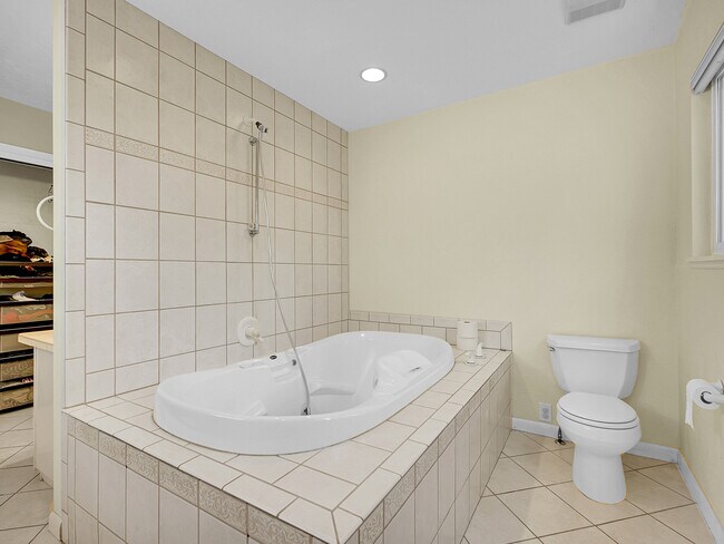 Building Photo - 34586 Circle Dr