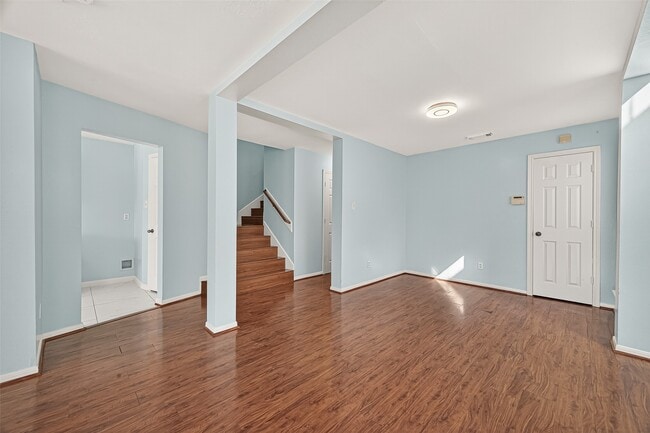 Building Photo - 6710 Bellaire Gardens Dr