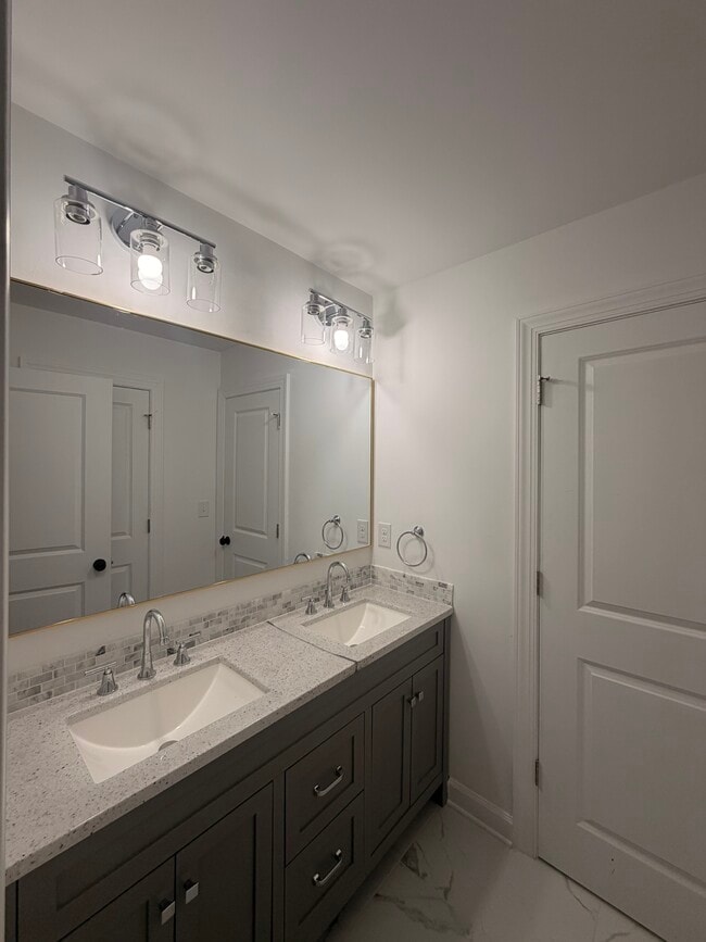 Building Photo - 126 East End Ave