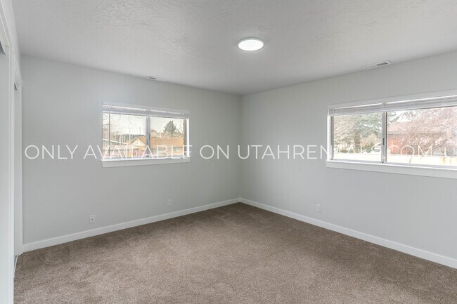 Building Photo - 1855 N 550 W