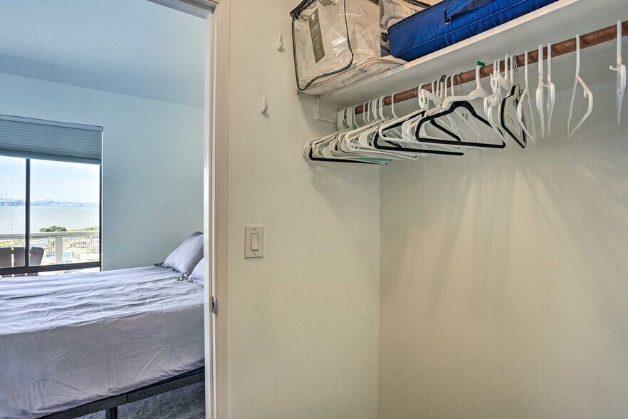 Building Photo - 4 Anchor Dr