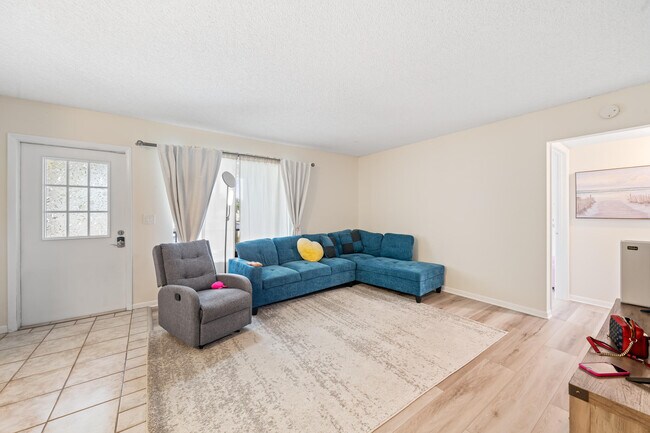 Building Photo - 112 Lake Pine Cir