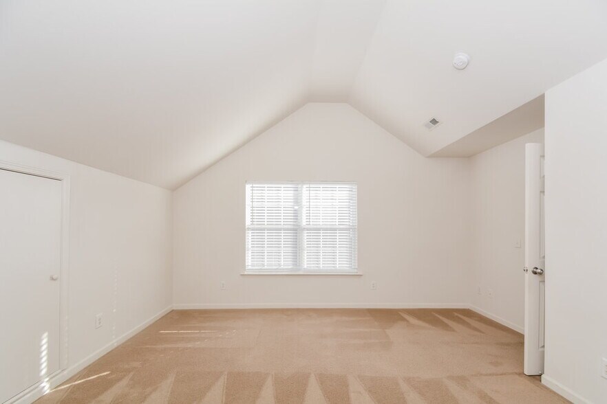 Building Photo - 222 Timber Meadow Lake