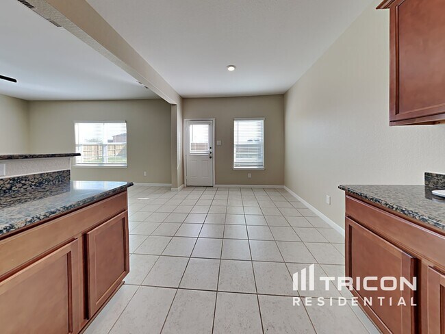 Building Photo - 100 Comanche Plains Rd