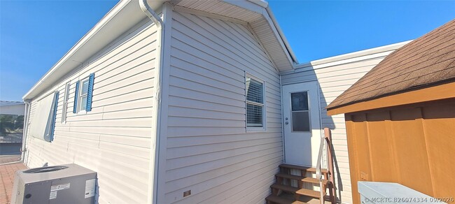 Building Photo - 5362 SE 65th Ave