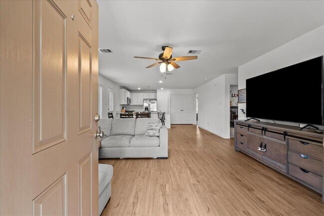 Building Photo - 9043 Estes Lks Dr