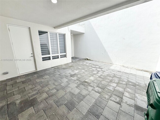 Building Photo - 6423 NW 105th Ct