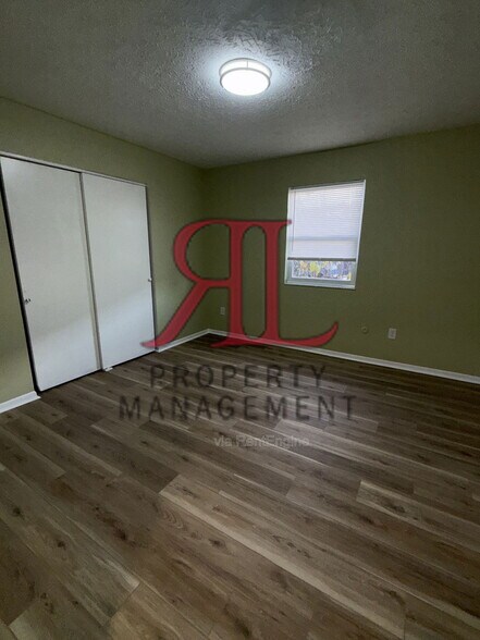 Building Photo - 596 E Gates St