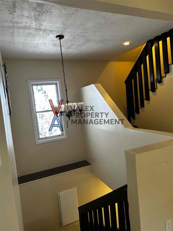 Building Photo - 156 Fallbrook St