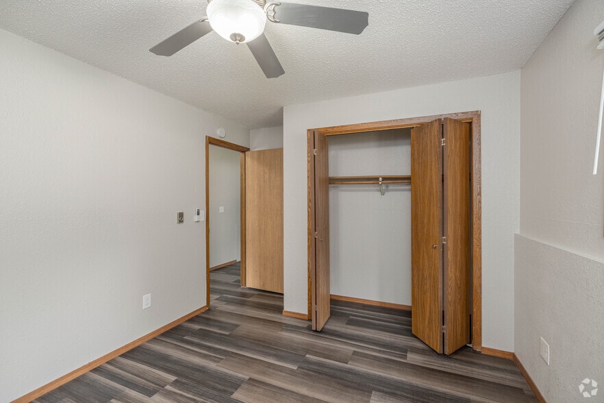 2BR,1BA - 780SF - Primary Bedroom - Valley View Apartments