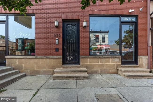 Building Photo - 530 W Girard Ave