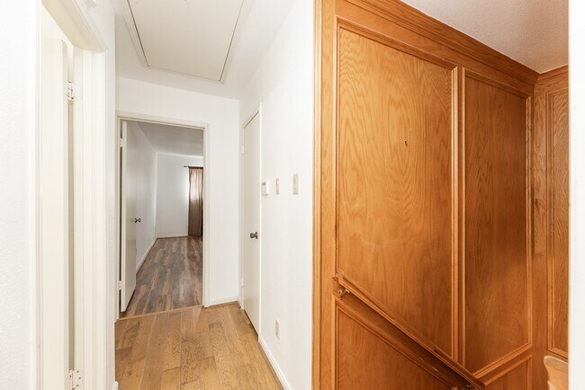 Building Photo - 7547 Brompton St