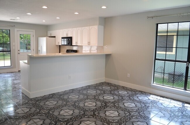 Building Photo - 6400 Santos St