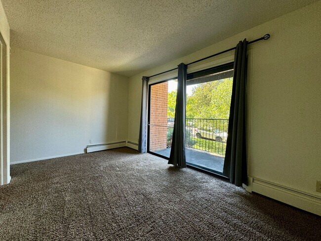 Building Photo - Spacious Boulder Condo – Available on August 1