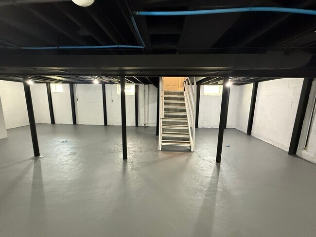 Building Photo - Renovated 2-Bedroom Home – We Welcome Sect...