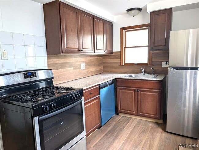 Building Photo - 881 Highland Ave