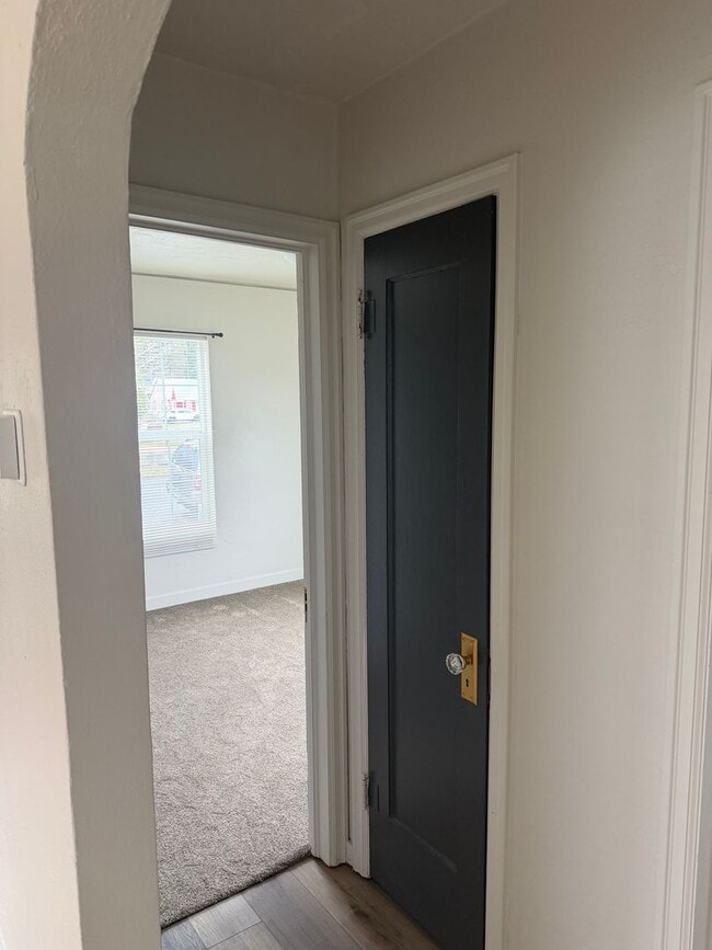 Building Photo - 260 E Sherman St