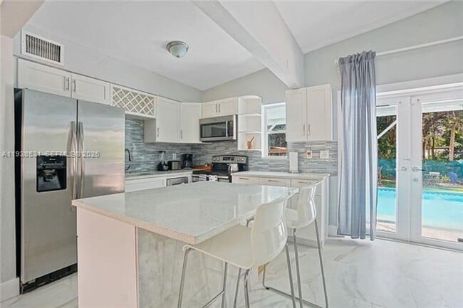 Building Photo - 1370 NE 133rd St