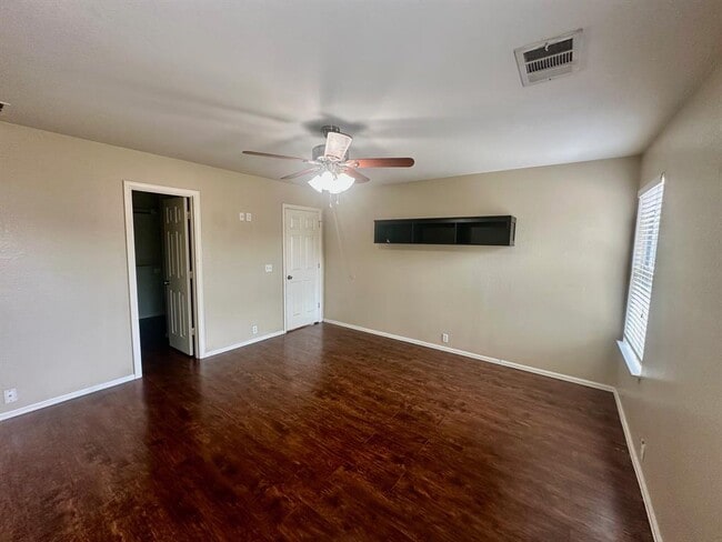 Building Photo - 124 Spruce Dr