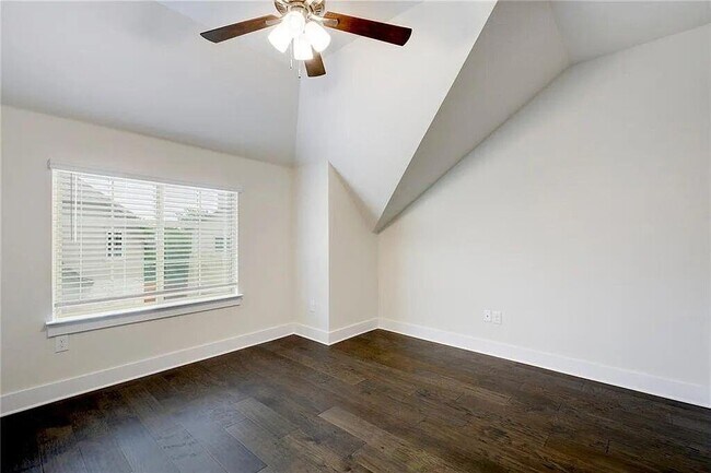 Building Photo - 13501 Metric Blvd