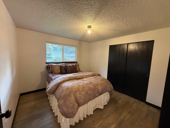 Building Photo - 26714 NE Valley St