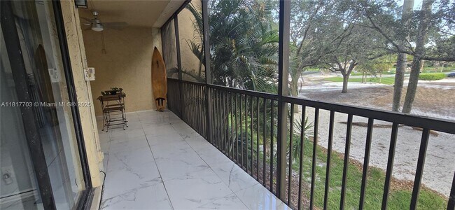 Building Photo - 200 Jacaranda Country Club Dr