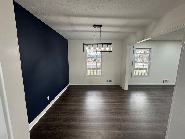 Building Photo - 1390 White Oak St SE
