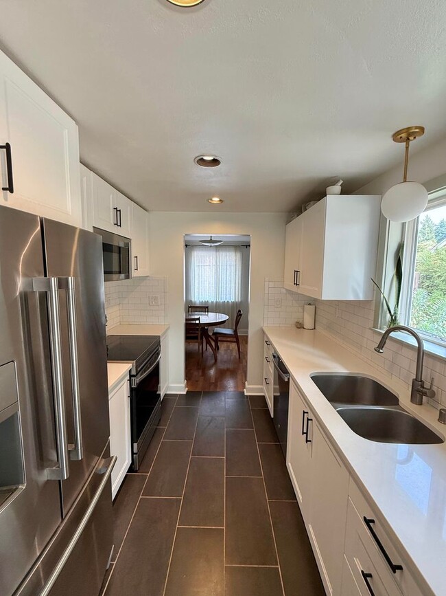 Building Photo - 3 BR West Seattle Home – Cozy and Convenie...