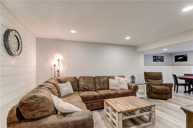 Building Photo - 142 Ferreira Ave