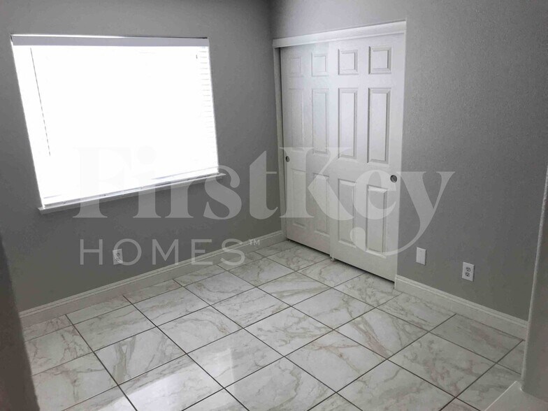 Building Photo - 8041 Hilliard Ave