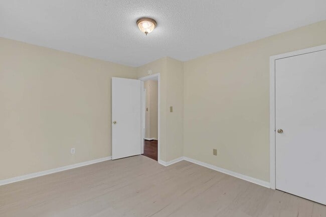 Building Photo - 18 Lundy Ln