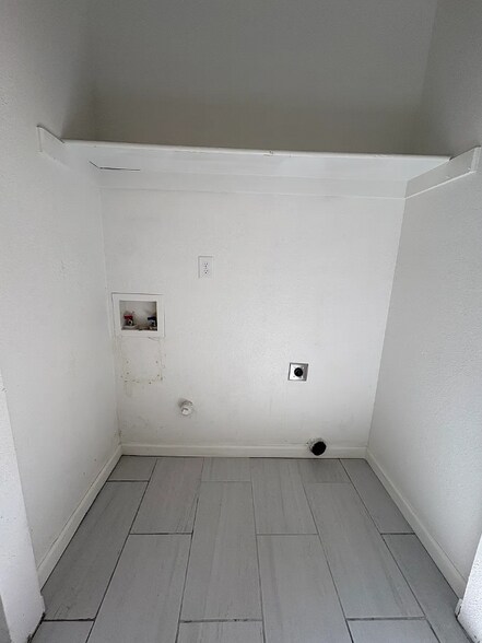 Building Photo - 117 E King Rd